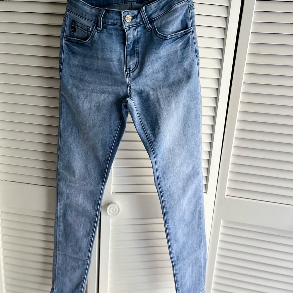 Women's Junior Light Wash Skinny Blue Jeans by KanCan